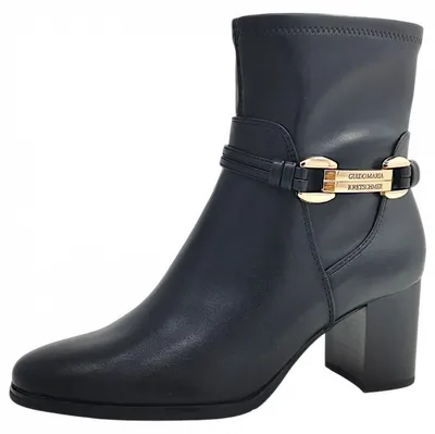 Imagen del producto de Botines de mujer de la marca Marco Tozzi, color negro, para uso casual