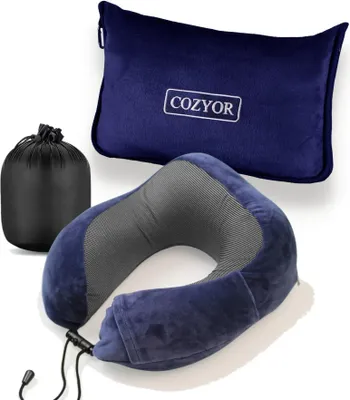 Produktbild von COZYOR Reiseset 2-teilig: Nackenkissen + Reisekissen & Reisedecke 2 in 1 mit Hülle - Ultraleicht mit Rucksack-Clip & Kofferbefestigung, warme Flugzeugdecke 170x100 cm