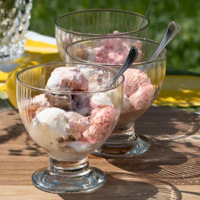 Produktbild von Gestreifter Eiscreme-Fußbecher 490 ml