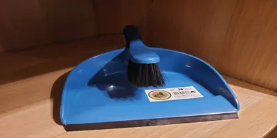 Produktbild von Kehrblech mit Schippe aus Kunststoff in Blau