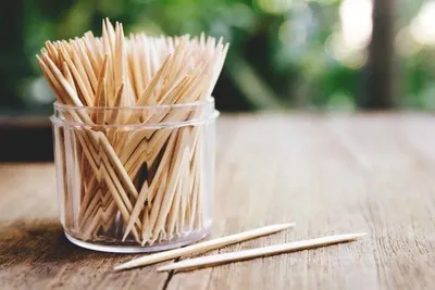 Productafbeelding van PolkaHome tandenstokers 1000 stuks hoogwaardige tandenstokers van hout, ca. 6 cm lange cocktailspiesen van hout, 2 x 500 stuks, fingerfood