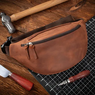 Produktbild von Große XL-Herren-Gürteltasche aus Leder in Karamellbraun – Belveder NX19