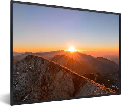 Produktbild von MuchoWow® Gerahmtes Poster Berg - Landschaft - Sonne 80x60 cm - Poster mit Schwarzem Bilderrahmen Wandposter Rahmen Foto Bilder - Schwarzem - Mit Gestell