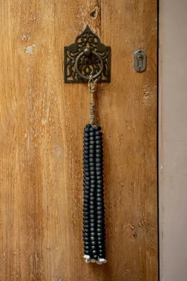 Image de Bazar Bizar Pompon en perles de bois - Noir