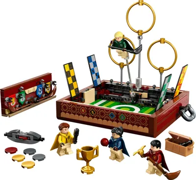 Produktbild von LEGO 76416 Harry Potter Quidditch Koffer, Spielzeug Set zum Bauen, Solo- oder 2-Spieler, 3 verschiedene Quidditch-Spiele mit Draco Malfoy und Cedric Diggory Minifiguren, Hausbanner & Goldenem Schnatz