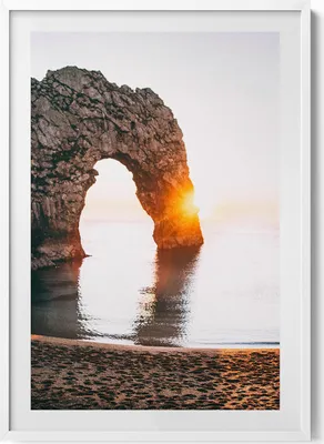Produktbild von Felsen am Meer, Strand und Sonne– Wandbild mit Rahmen – Gerahmtes Bild  – Wanddekoration – 70x100 cm –  Weiß Rahmen
