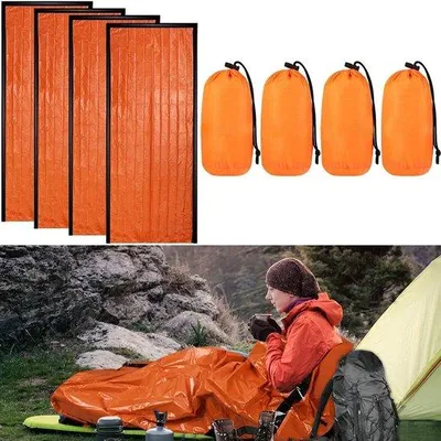 Immagine prodotto di Coperta termica di emergenza - 4 pezzi - Coperta di salvataggio impermeabile - 215 x 90 cm - Ultraleggera - Ideale per campeggio, escursioni e attività all'aperto - Coperta di emergenza - Coperta isolante - Di colore rosso vivo - Perfetta per pernottamenti durante attività all'aperto
