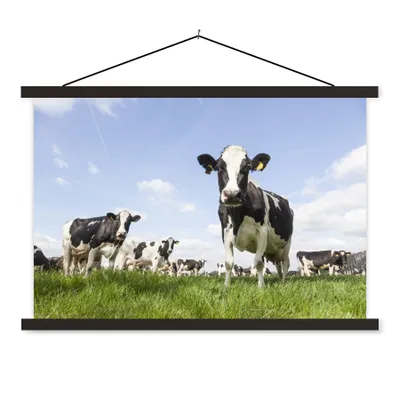 Produktbild von MuchoWow® Textilposter Kühe - Gras - Tiere - Sonne - Bauernhof 90x60 cm mit schwarzem Rahmen - Aufhängungssatz