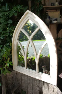 Produktbild von Spiegel, Spiegelfenster mit gothischem Holzrahmen in antik Weiß, Wandspiegel