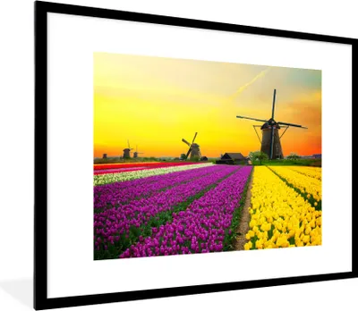 Produktbild von MuchoWow® Gerahmtes Poster Windmühle - Tulpen - Blumen - Frühling 80x60 cm - Poster mit Schwarzem Bilderrahmen Wandposter Rahmen Foto Bilder - Schlafzimmer-Dekorationen - Fotoposter