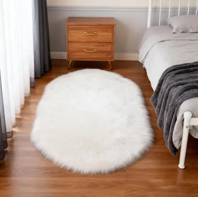 Immagine prodotto di Solidchoice - Tappeto decorativo in ecopelliccia, 60 x 120 cm, colore bianco