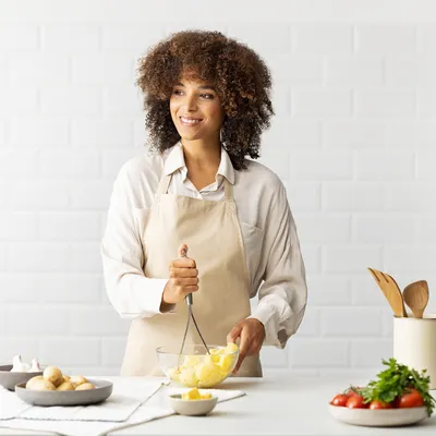 Produktbild von NAVARIS Kartoffelstampfer aus Edelstahl - Stabile Profi Kartoffelpresse Gemüsestampfer - rostfrei spülmaschinenfest - Küchenhelfer zum Aufhängen