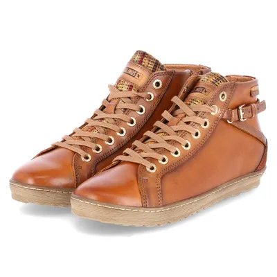 Imagen del producto de Zapatillas deportivas Pikolinos, confeccionadas en cuero