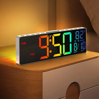 Immagine prodotto di Orologio da parete digitale - Sveglia - Display LED da 26,7 cm - Telecomando - Retroilluminazione regolabile in 8 colori - Doppia sveglia - Indicazione data e temperatura - Bianco