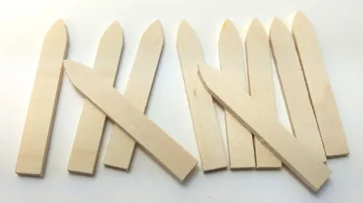 Produktbild von 10 St. Gartenzaun Pfosten für Krippe, Puppenhaus, naturbelassen. 6 cm hoch