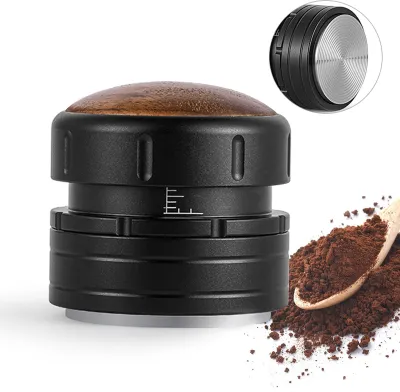 Zdjęcie produktu dla tamper do kawy 58,35 mm, stałe ciśnienie, sprężyna o powolnym powrocie, regulacja wysokości ze skalą, gwintowana podstawa wykonana ze stali nierdzewnej SUS 304, obudowa ze stopu aluminium, pokrywa z drewna orzechowego, tamper do espresso z antypoślizgowym wzorem do kosza zaparzającego 58 mm