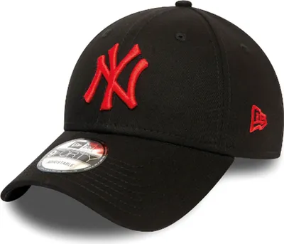 Produktbild von New Era 940 League Essential – Schwarze Kappe mit rotem Logo