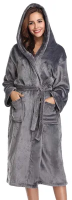 Imagen del producto de Bata de franela con capucha para invierno