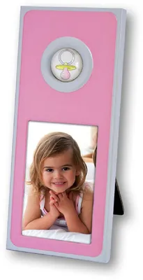 Produktbild von ZEP Bilderrahmen für Babyfotos, Modell "Goccia", rosa, 5x7 cm. Metallrahmen in Rosa mit Sauger-Motiv