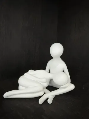 Abstrakte Skulptur – Zwei Figuren, 15 cm, Harz, Weiß