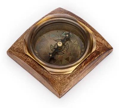 Productafbeelding van Elzusha - Antiek Messing Kompas op Houten Voet 9x9cm met Draaifunctie