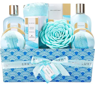 Productafbeelding van Wellness cadeau set, 12-delig, met zegeur: massageolie, badzout, badbommen, douchegel, haarband en mandje