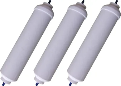 Three water filter cartridges are arranged diagonally on a white background.