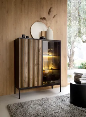 Produktbild von Vitrine Callagher 104 cm - Vitrinenschrank mit LED-Beleuchtung-Glastür, Geriffelte front-Schubladen, Sideboard (Schwarz, Eiche)