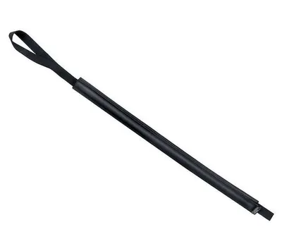 Schwarzer Seilschutz Protector von singing rock; geeignet für Kletterseile; mit Schlaufe zur Befestigung.
