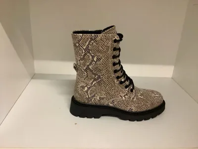 Image de Bottes Tamaris à lacets, à traction et à boucles en beige, taille 40