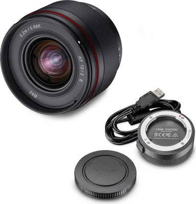 Produktbild von Samyang Set Weitwinkel Objektiv AF 12mm F2.0 E & Lens-Station kompatibel mit Sony E – Autofokus APS-C Festbrennweite – für E Mount APSC – Schwarz (1023288)