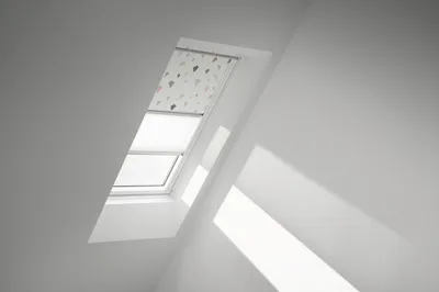 Produktbild von VELUX Vorteils-Set Verdunkelungsrollo Kids Drachen und Faltstore Plissee weiß manuell Rahmen aluminium DFD CK02 4667S