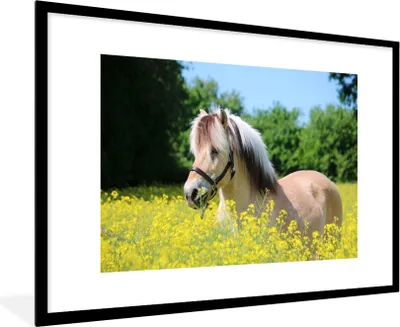 Produktbild von MuchoWow® MuchoWow® Gerahmtes Poster Pferd - Blumen - Gelb 90x60 cm - Poster mit zchwarzem Bilderrahmen - Wanddekoration - Fotos
