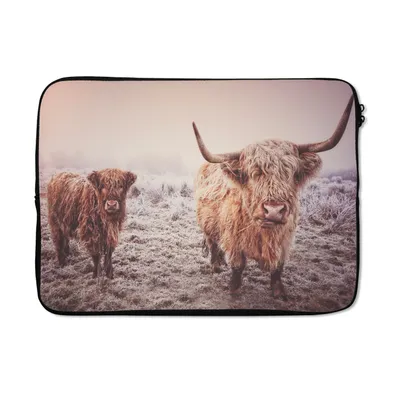 Produktbild von MuchoWow® Laptop Hülle 13 Zoll Schottische Hochlandbewohner - Licht - Himmel - Natur Laptoptasche - Laptophülle - Sleeve - Rundumschutz