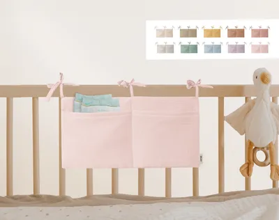 Produktbild von Babybett Organizer Tasche Aufbewahrung aus Musselin Farbe Light Pink