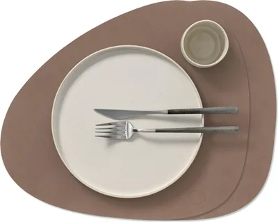 Productafbeelding van LIND DNA Placemats Nupo - Leer - Truffle - Curved - 44 x 37 cm - 2 Stuks