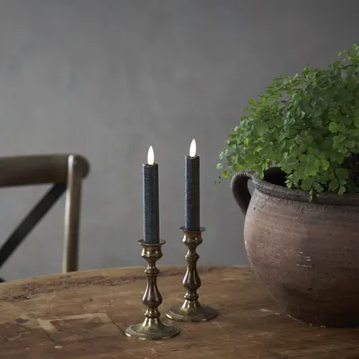 Produktbild von LED sviečky z pravého vosku, FLAMME ANTIQUE, 1 teplá biela blikajúca LED dióda, sada 2 čierne 15 cm
