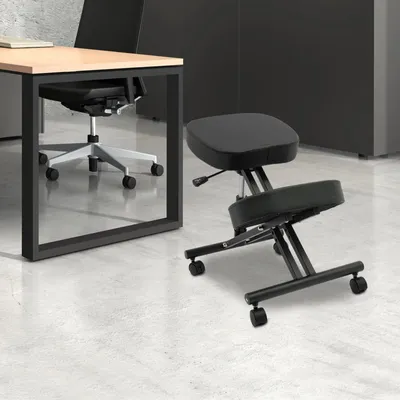 Obrázok produktu pre Ergonomická stolička na kolená – kancelárska stolička – výškovo nastaviteľná (50–60 cm) – nosnosť do 100 kg – otočná kovová konštrukcia – 8 cm hrubá výplň – čierna