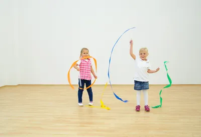Produktbild von Betzold Rhythmikbänder in 5 Farben, 5 Stück, Länge: 3 m