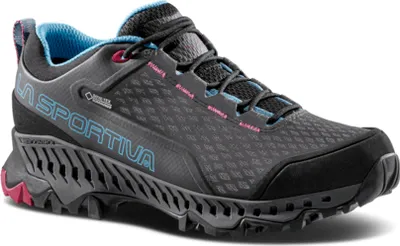 Schwarze Wanderschuhe für Damen "Spire Woman GTX" von La Sportiva mit blauen und pinken Akzenten.