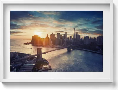 Produktbild von New York Manhattan und Sonnenuntergang– Wandbild mit Rahmen – Gerahmtes Bild  – Wanddekoration – 70x50 cm –  Weiß Rahmen