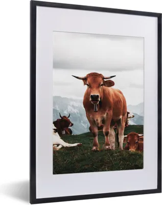 Produktbild von MuchoWow® Gerahmtes Poster Tiere - Kuh - Berg 30x40 cm - Poster mit Schwarzem Bilderrahmen Wandposter Rahmen Foto Bilder - Wandposter Schlafzimmer