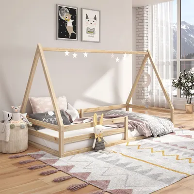Produktbild von Hausbett SILA aus massiver Kiefer, schönes Montessori Bett in 90 x 190 cm, stabiles Kinderbett mit Rausfallschutz und Dach in naturfarben