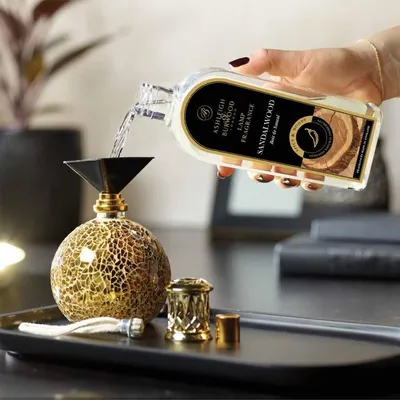 Zdjęcie produktu dla Wkład do Lampy Zapachowej Sandalwood 250ml Ashleigh & Burwood