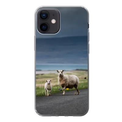 Produktbild von MuchoWow® Handyhülle Schutzhülle Hülle für iPhone 12 Schaf - Lamm - Sturm Silikon Softcase Handy Hülle - Schutzhülle