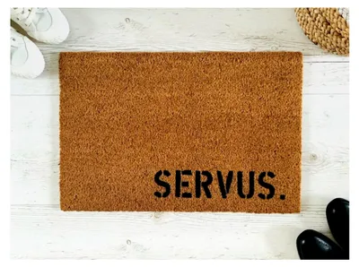 Produktbild von Kokos Fußmatte SERVUS | Fußabtreter | Türvorleger | Teppich | 40 x 60 cm | mit Spruch | Geschenk für Hochzeit, Geburtstag, Einzug, Weihnachten