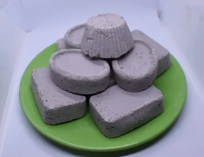 Kleivormen mit Krümeln, 200 g, grau, natürliche Tonerde