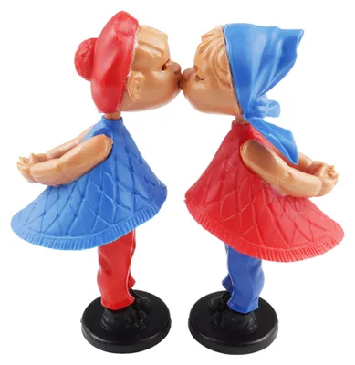Produktbild von Magnetische Kusspuppen klassisch blau rot küssendes Paar Mädchen Junge Farbumkehr Retro-Klassiker