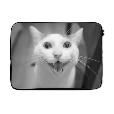 Produktbild von MuchoWow® Laptop Hülle 14 ZollLächelnde Katze Nahaufnahme - schwarz und weiß Laptoptasche - Laptoptasche - Stoßsicher - Schutzhaube