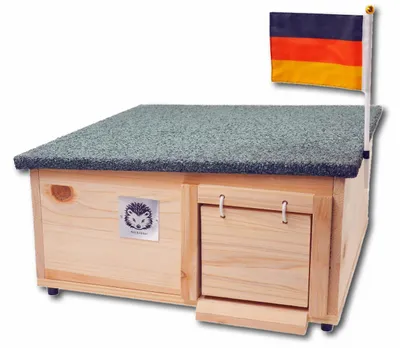 Produktbild von Igelhaus mit Rattenklappe und Deutschlandfahne wetterfest 12mm Massivholz - Igelhütte mit Schutz-Labyrinth